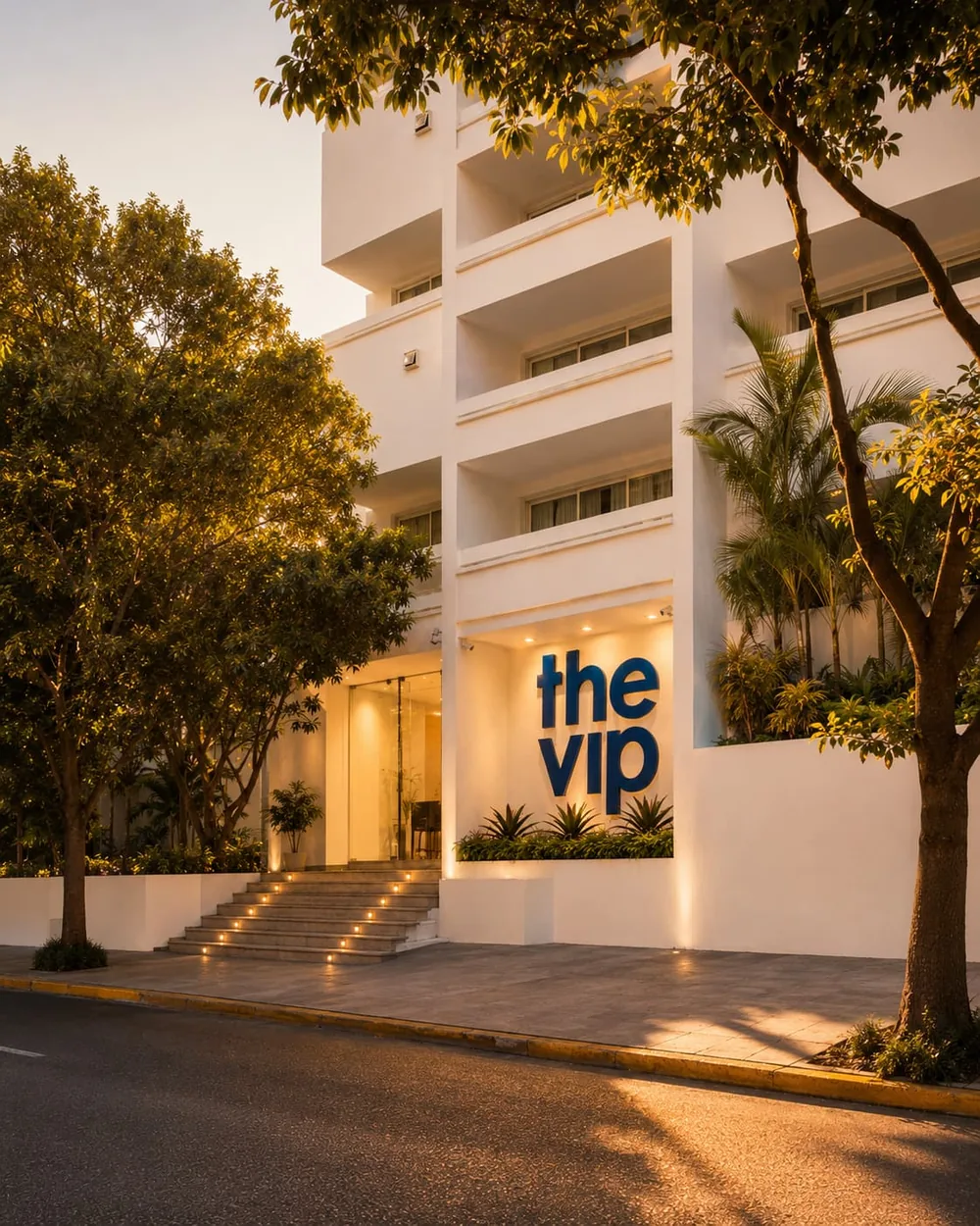 Entrada del Hotel al atardecer — THE VIP CARACAS