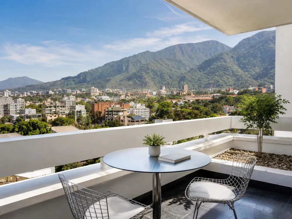 Vistas a El Ávila desde balcón privado — THE VIP CARACAS