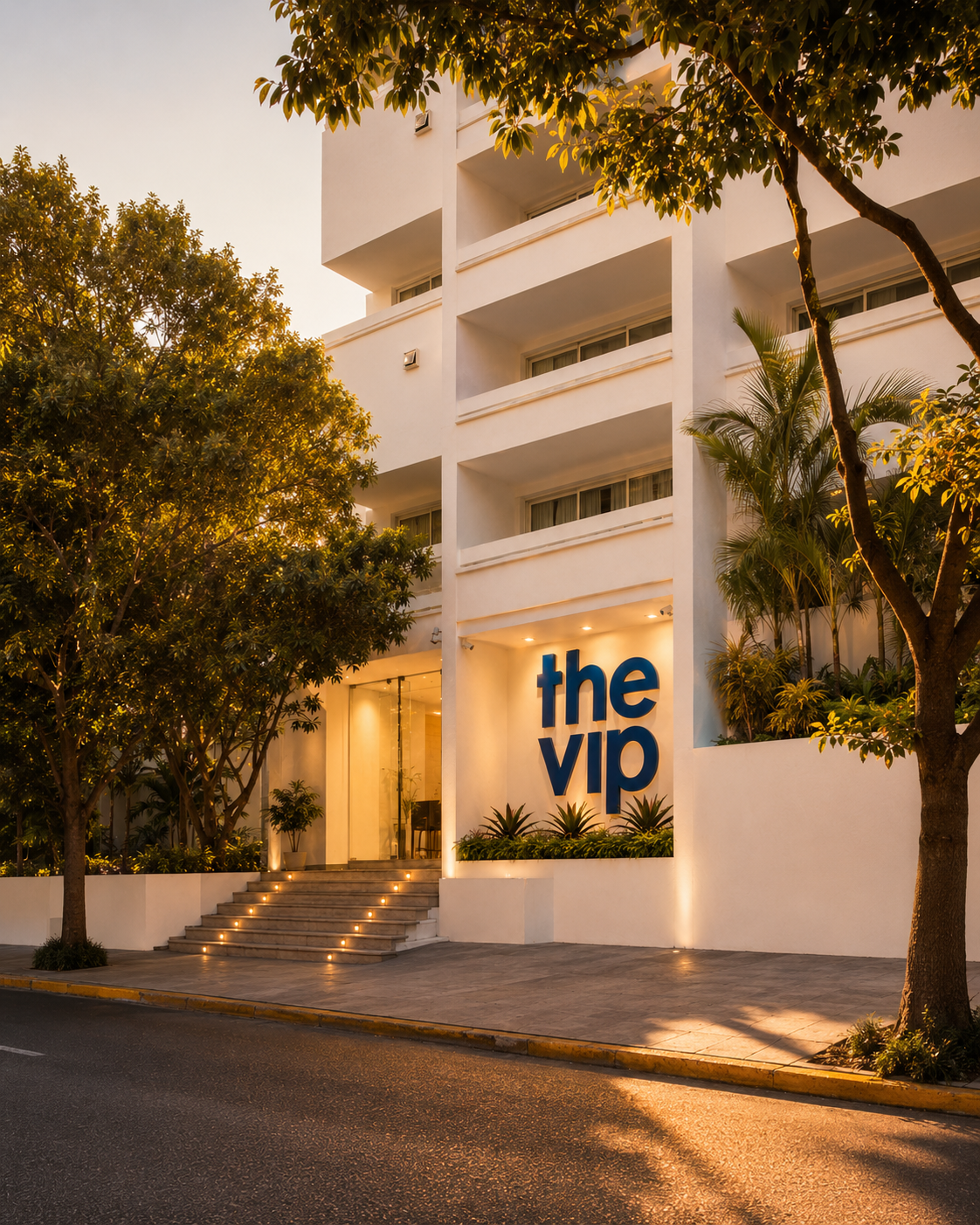 Entrada del Hotel al atardecer — THE VIP CARACAS